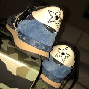 Valentino sneaker pretty new